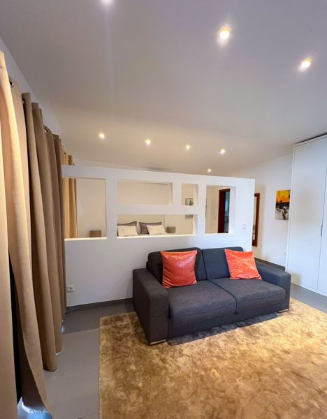 Family Suite (2 adults + 2 children)